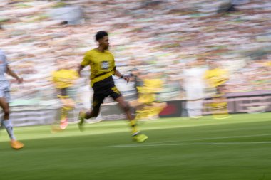 MOENCHENGLADBACH, GERMANY - 13 Nisan 2024: Bundesliga Borussia Moenchengladbach Borussia Dortmund 'a karşı Borussia Park' ta oynanan futbol maçı