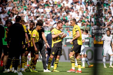 MOENCHENGLADBACH, GERMANY - 13 Nisan 2024: Bundesliga Borussia Moenchengladbach Borussia Dortmund 'a karşı Borussia Park' ta oynanan futbol maçı