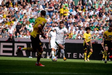 MOENCHENGLADBACH, GERMANY - 13 Nisan 2024: Bundesliga Borussia Moenchengladbach Borussia Dortmund 'a karşı Borussia Park' ta oynanan futbol maçı