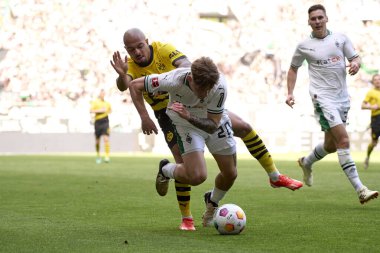 MOENCHENGLADBACH, GERMANY - 13 Nisan 2024: Bundesliga Borussia Moenchengladbach Borussia Dortmund 'a karşı Borussia Park' ta oynanan futbol maçı