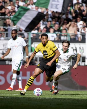 MOENCHENGLADBACH, GERMANY - 13 Nisan 2024: Bundesliga Borussia Moenchengladbach Borussia Dortmund 'a karşı Borussia Park' ta oynanan futbol maçı