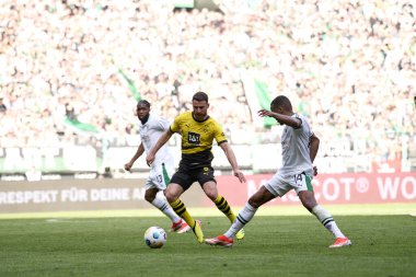 MOENCHENGLADBACH, GERMANY - 13 Nisan 2024: Bundesliga Borussia Moenchengladbach Borussia Dortmund 'a karşı Borussia Park' ta oynanan futbol maçı