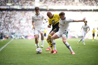 MOENCHENGLADBACH, GERMANY - 13 Nisan 2024: Bundesliga Borussia Moenchengladbach Borussia Dortmund 'a karşı Borussia Park' ta oynanan futbol maçı