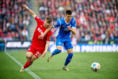 COLOGNE, GERMANY - 20 Nisan 2024: Jan Thielmann, Mathias Honsak, 1.FC Koeln ile SV Darmstadt maçında Rhein Energie Stadion