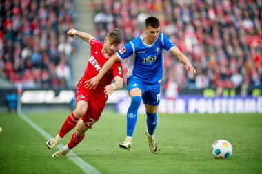 COLOGNE, GERMANY - 20 Nisan 2024: Jan Thielmann, Mathias Honsak, 1.FC Koeln ile SV Darmstadt maçında Rhein Energie Stadion