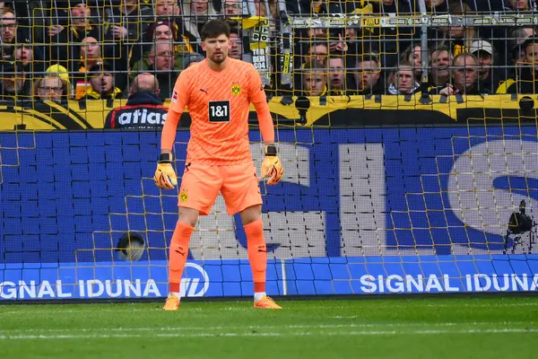 DORTMUND, GERMANY - 21 Nisan 2024: Signal Iduna Park 'ta Borussia Dortmund-Bayer 04 Leverkusen futbol karşılaşması