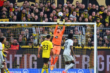 DORTMUND, GERMANY - 21 Nisan 2024: Signal Iduna Park 'ta Borussia Dortmund-Bayer 04 Leverkusen futbol karşılaşması