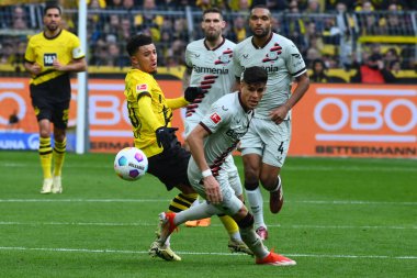 DORTMUND, GERMANY - 21 Nisan 2024: Signal Iduna Park 'ta Borussia Dortmund-Bayer 04 Leverkusen futbol karşılaşması