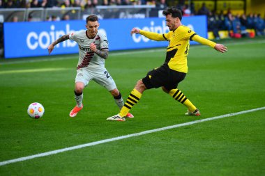 DORTMUND, GERMANY - 21 Nisan 2024: Signal Iduna Park 'ta Borussia Dortmund-Bayer 04 Leverkusen futbol karşılaşması