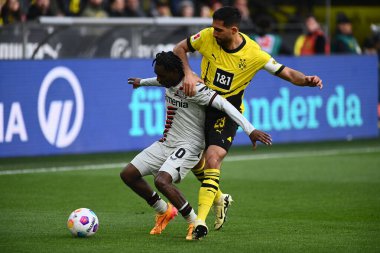 DORTMUND, GERMANY - 21 Nisan 2024: Signal Iduna Park 'ta Borussia Dortmund-Bayer 04 Leverkusen futbol karşılaşması