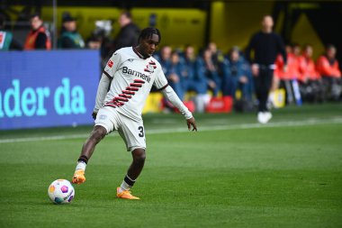 DORTMUND, GERMANY - 21 Nisan 2024: Signal Iduna Park 'ta Borussia Dortmund-Bayer 04 Leverkusen futbol karşılaşması