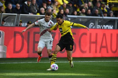 DORTMUND, GERMANY - 21 Nisan 2024: Signal Iduna Park 'ta Borussia Dortmund-Bayer 04 Leverkusen futbol karşılaşması
