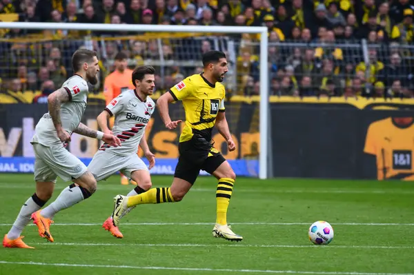 DORTMUND, GERMANY - 21 Nisan 2024: Signal Iduna Park 'ta Borussia Dortmund-Bayer 04 Leverkusen futbol karşılaşması