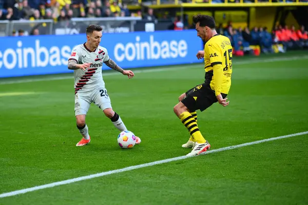 DORTMUND, GERMANY - 21 Nisan 2024: Signal Iduna Park 'ta Borussia Dortmund-Bayer 04 Leverkusen futbol karşılaşması