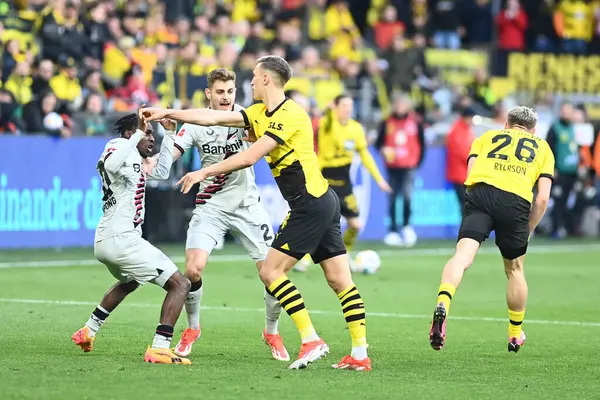 DORTMUND, GERMANY - 21 Nisan 2024: Signal Iduna Park 'ta Borussia Dortmund-Bayer 04 Leverkusen futbol karşılaşması
