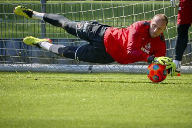 COLOGNE, GERMANY - 23 Nisan 2024: Marvin Schwaebe, Geissbockhei Geissbockhei 'de 1 FC Koeln Uygulaması