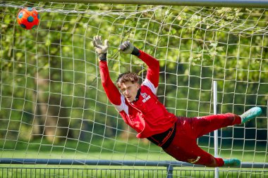 COLOGNE, ALMANY - 23 Nisan 2024: Jonas Nickisch, Geissbockhei Geissbockhei 'de 1 FC Koeln Uygulaması