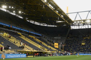 DORTMUND, GERMANY - 21 Nisan 2024: Signal Iduna Park 'ta Borussia Dortmund-Bayer 04 Leverkusen futbol karşılaşması