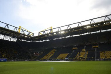 DORTMUND, GERMANY - 21 Nisan 2024: Signal Iduna Park 'ta Borussia Dortmund-Bayer 04 Leverkusen futbol karşılaşması