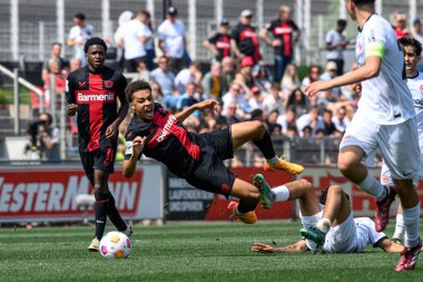 LEVERKUSEN, GERMANY - 1 Mayıs 2024: Montrell Culbreath, Yarı Final B-Junioren Bundesliga U17 Bayer 04 Leverkusen 'e karşı SG Eintracht Frankfurt U17 Ulrich-Haberland-Stadion' da futbol maçı