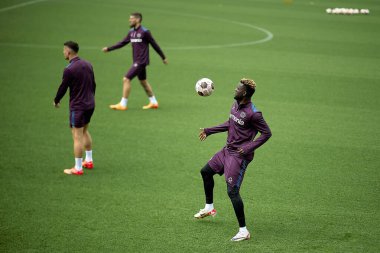 LEVERKUSEN, GERMANY - 8 MAYIS 2024: Victor Boniface Pre maçı UEFA Avrupa Ligi antrenmanı Bayer 04 Leverkusen Bayena 'da