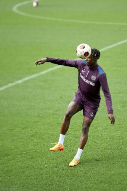 LEVERKUSEN, GERMANY - 8 MAYIS 2024: Bayena 'da UEFA Avrupa Ligi antrenmanı öncesi FC Bayer 04 Leverkusen