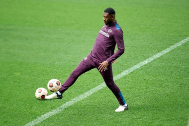 LEVERKUSEN, GERMANY - 8 Mayıs 2024: Timothy Fosu-Mensah, UEFA Avrupa Ligi antrenmanı FC Bayer 04 Leverkusen