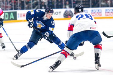 PRAG, CZECH REPUBLIC - 12 Mayıs 2024: IIHF 2024 Dünya Buz Hokeyi Şampiyonası Finlandiya ile O2 Arena 'da Büyük Britanya arasındaki karşılaşma