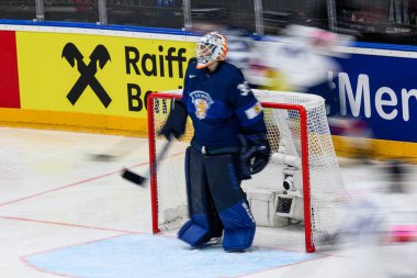 PRAG, CZECH REPUBLIC - 12 Mayıs 2024: IIHF 2024 Dünya Buz Hokeyi Şampiyonası Finlandiya ile O2 Arena 'da Büyük Britanya arasındaki karşılaşma