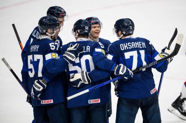 PRAG, CZECH REPUBLIC - 12 Mayıs 2024: IIHF 2024 Dünya Buz Hokeyi Şampiyonası Finlandiya ile O2 Arena 'da Büyük Britanya arasındaki karşılaşma