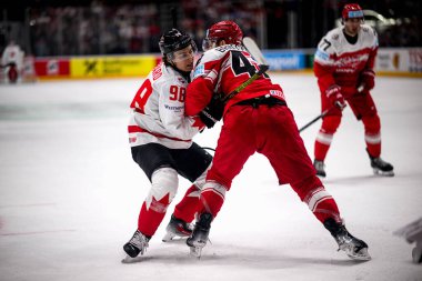 PRAG, CZECH REPUBLIC - 12 Mayıs 2024: IIHF 2024 Dünya Buz Hokeyi Şampiyonası Danimarka - Kanada - O2 Arena