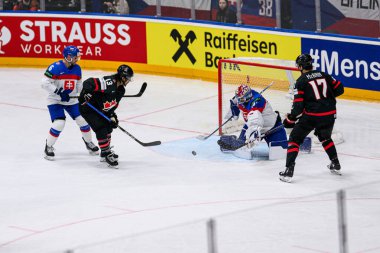 PRAG, CZECH Cumhuriyet - 23 MAYIS, 2024: maskot Bob. IIHF 2024 Buz Hokeyi Dünya Şampiyonası 'nda Kanada, Slovakya' ya karşı O2 Arena 'da