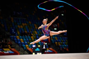 Frankfurt, Almanya - 06.06.24: Ölüm Finalleri 2024. SE Arena 'da ritmik jimnastik