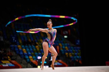 Frankfurt, Almanya - 06.06.24: Ölüm Finalleri 2024. SE Arena 'da ritmik jimnastik