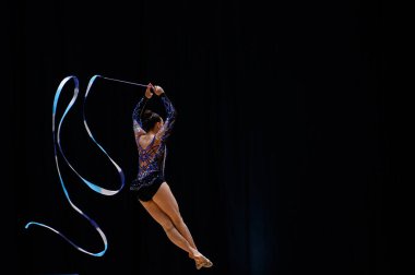 Frankfurt, Almanya - 06.06.24: Ölüm Finalleri 2024. SE Arena 'da ritmik jimnastik