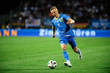 NUREMBERG, GERMANY - 3 Haziran 2024: Oleksandr Zinchenko, Ukrayna 'ya karşı Max Morlock Stadyumu' nda oynanan dost futbol maçı