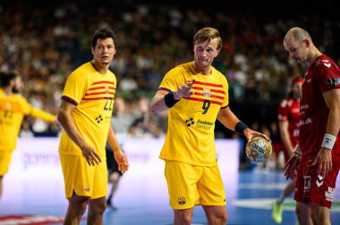 COLOGNE, GERMANY - 9 Haziran 2024: Jonathan Carlsbogard Kamyon İzcisi 24 EHF FINAL4 Aalborg Handbold, Lanxess Arena 'da Barca' ya karşı