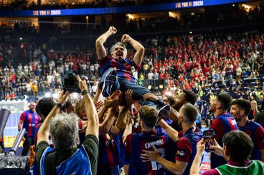COLOGNE, GERMANY - 9 HAZİRAN 2024: Kamyon İzcisi 24 EHF FINAL4 Aalborg Handbold Barca 'ya karşı Lanxess Arena