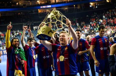 COLOGNE, GERMANY - 9 HAZİRAN 2024: Kamyon İzcisi 24 EHF FINAL4 Aalborg Handbold Barca 'ya karşı Lanxess Arena
