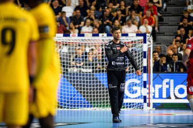 COLOGNE, GERMANY - 9 HAZİRAN 2024: Kamyon İzcisi 24 EHF FINAL4 Aalborg Handbold Barca 'ya karşı Lanxess Arena
