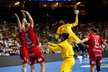 COLOGNE, GERMANY - 9 HAZİRAN 2024: Dika Mem Kamyon İzcisi 24 EHF FINAL4 Aalborg Handbold Barca 'ya karşı Lanxess Arena