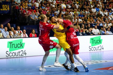 COLOGNE, GERMANY - 9 HAZİRAN 2024: Kamyon İzcisi 24 EHF FINAL4 Aalborg Handbold Barca 'ya karşı Lanxess Arena