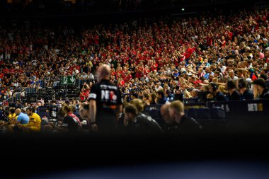 COLOGNE, GERMANY - 9 HAZİRAN 2024: Kamyon İzcisi 24 EHF FINAL4 Aalborg Handbold Barca 'ya karşı Lanxess Arena
