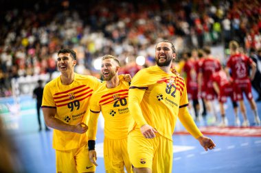 COLOGNE, GERMANY - 9 Haziran 2024: Javier Rodriguez, Aleix Gomez, Luis Frade Kamyon Öncüsü 24 EHF Finali Aal4 Aalborg Handbold ile Lanxess Arena