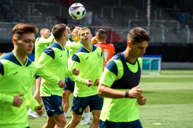WIEDENSBADEN, GERMANY - 13 Haziran 2024: Oleksandr Zinchenko, Ukrayna milli futbol takımının Brita 'daki açık uygulaması