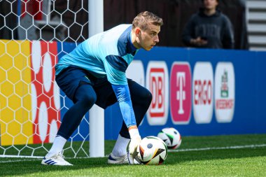 WIEDENSBADEN, GERMANY - 13 Haziran 2024: Andriy Lunin, Ukrayna milli futbol takımının Brita 'daki açık uygulaması