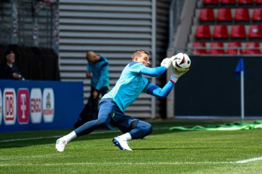 WIEDENSBADEN, GERMANY - 13 Haziran 2024: Andriy Lunin, Ukrayna milli futbol takımının Brita 'daki açık uygulaması