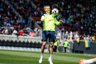 WIEDENSBADEN, GERMANY - 13 Haziran 2024: Oleksandr Zinchenko, Ukrayna milli futbol takımının Brita 'daki açık uygulaması