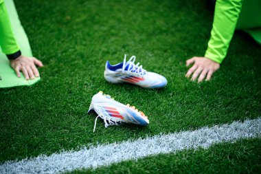 WIEDENSBADEN, GERMANY - 13 Haziran 2024: Ukrayna milli futbol takımının Brita 'daki açık antrenmanı Adidas