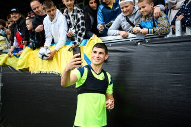 WIEDENSBADEN, GERMANY - 13 Haziran 2024: Ruslan Malinovskyi, Ukrayna milli futbol takımının Brita 'daki açık uygulaması